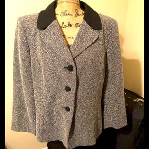 LE SUIT | boucle suit w/button down suit
